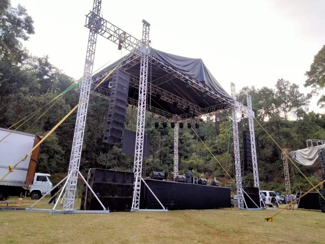 roof truss system with stage for outdoor events